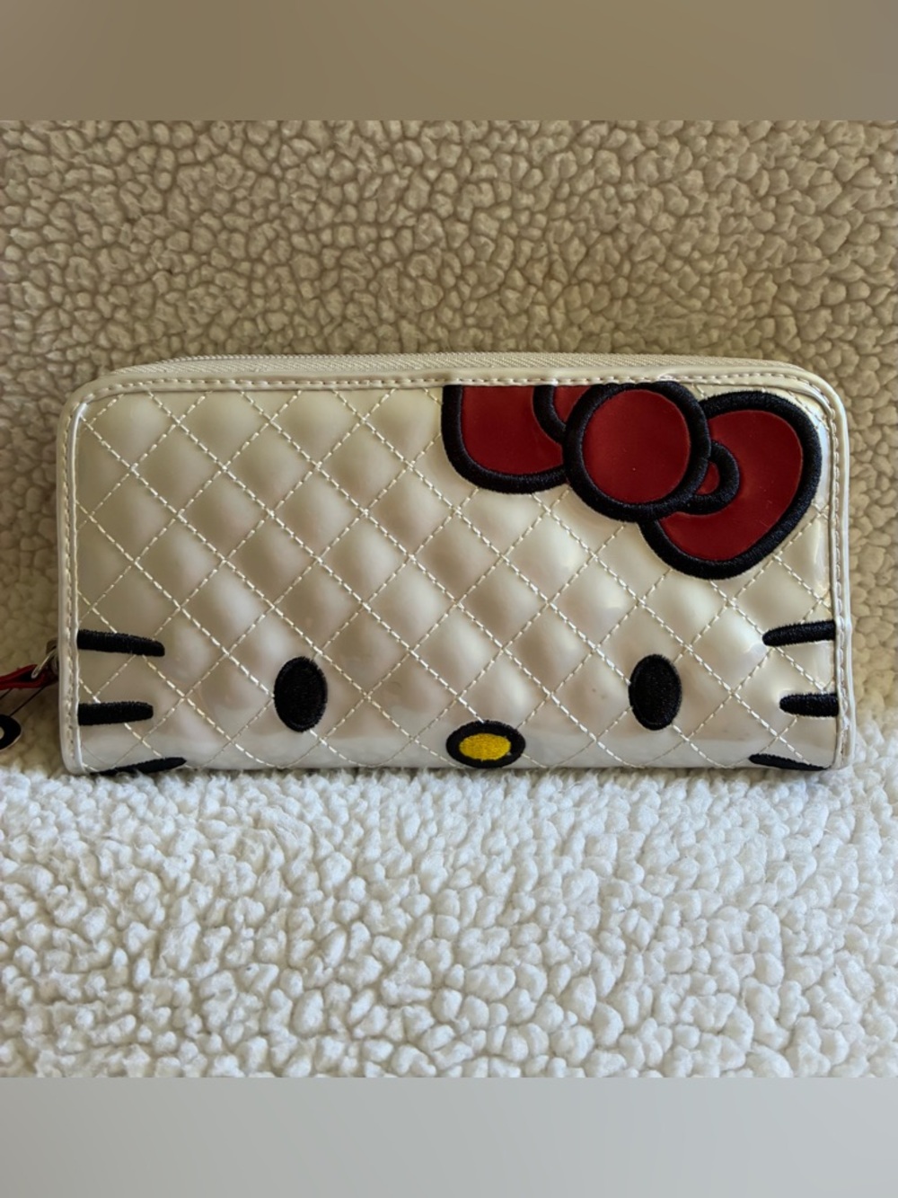 NWT! Loungefly Hello Kitty Quilted Zip Around Wallet White with Red Bow Accent - Picture 2 of 16
